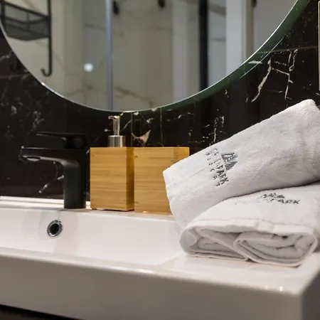 Park B18-z Dostepem Do Basenu, Sauny, Jacuzzi, Silowni *