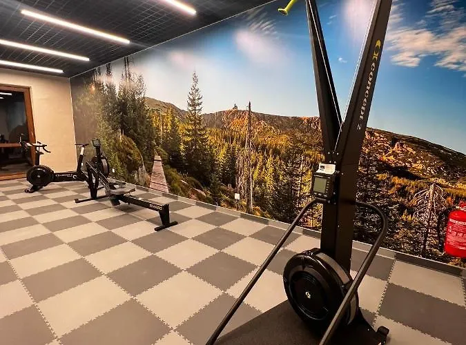 Park B18-z Dostepem Do Basenu, Sauny, Jacuzzi, Silowni 아파트 스클라르스카포렘바